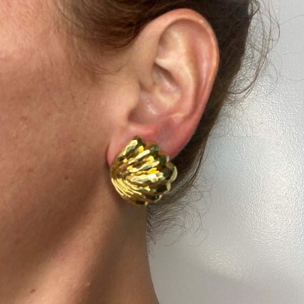 Henry Dunay New York Faceted Hammered Clips On Earrings In Textured 18Kt Yellow Gold