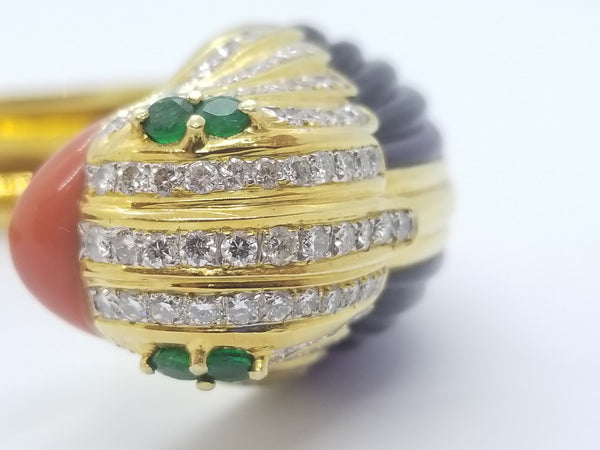 PARROTS BANGLE IN 18 KT WITH DIAMONDS, CARVED CORAL & AMETHYST