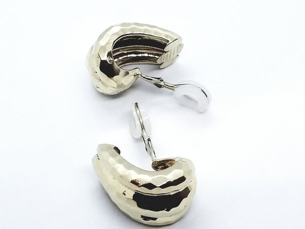 TEMPLE SAINT CLAIR 14 KT GOLD HAMMERED FINISH EARRINGS