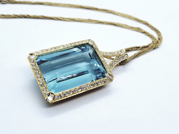 LARGE AQUAMARINE & DIAMONDS 18 KT YELLOW GOLD NECKLACE