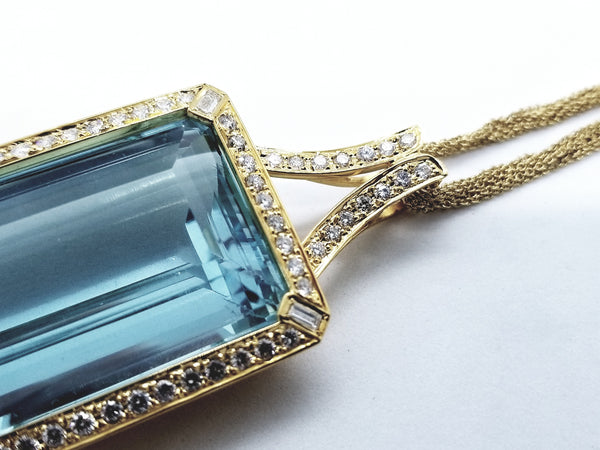 LARGE AQUAMARINE & DIAMONDS 18 KT YELLOW GOLD NECKLACE