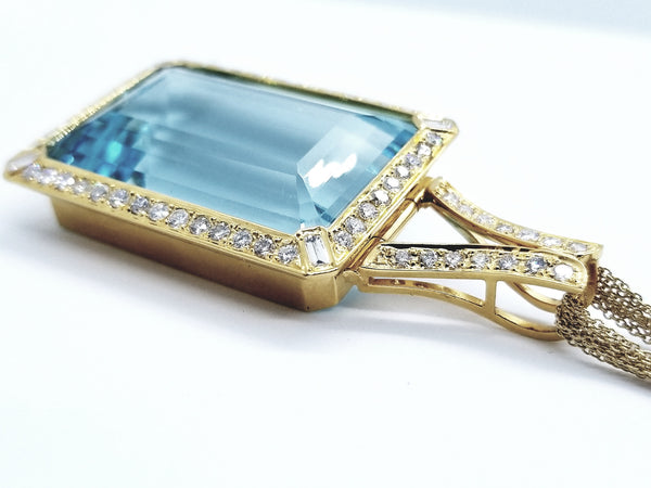 LARGE AQUAMARINE & DIAMONDS 18 KT YELLOW GOLD NECKLACE