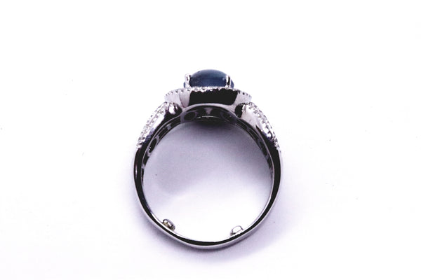 CLASSICAL 18 KT RING WITH 4.95 Ctw DIAMONDS & STAR SAPPHIRE