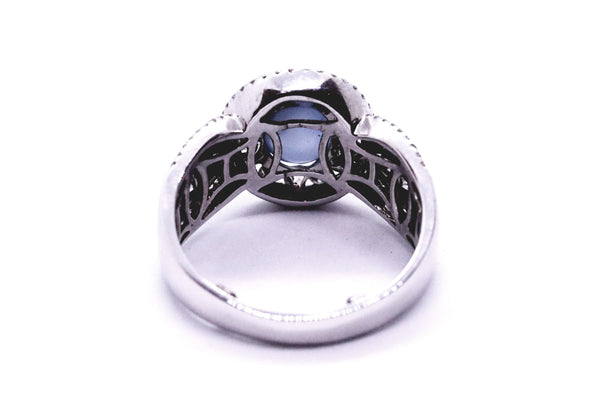 CLASSICAL 18 KT RING WITH 4.95 Ctw DIAMONDS & STAR SAPPHIRE