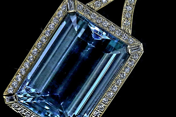 LARGE AQUAMARINE & DIAMONDS 18 KT YELLOW GOLD NECKLACE