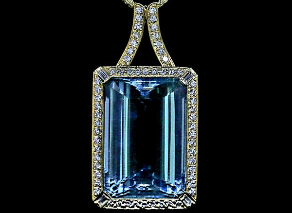 LARGE AQUAMARINE & DIAMONDS 18 KT YELLOW GOLD NECKLACE