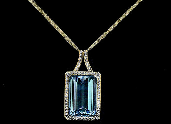 LARGE AQUAMARINE & DIAMONDS 18 KT YELLOW GOLD NECKLACE