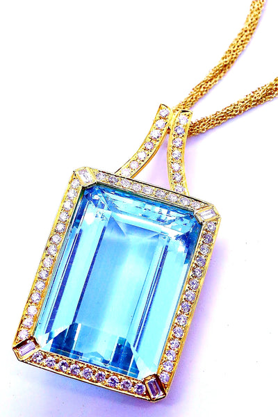 LARGE AQUAMARINE & DIAMONDS 18 KT YELLOW GOLD NECKLACE