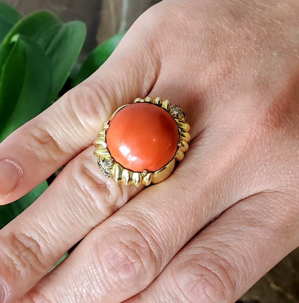 MODERNIST 1970 Cocktail Ring In 18Kt Yellow Gold With 26.89 Cts In Red Coral & Diamonds