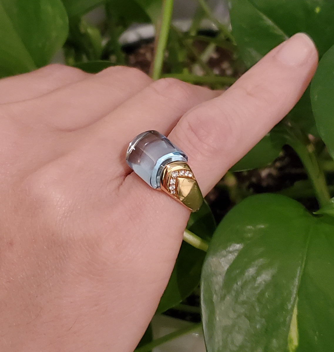 Bvlgari Roma Mvsa Cocktail Ring In 18KT Gold With 6.84 Cts In Diamonds And Topaz