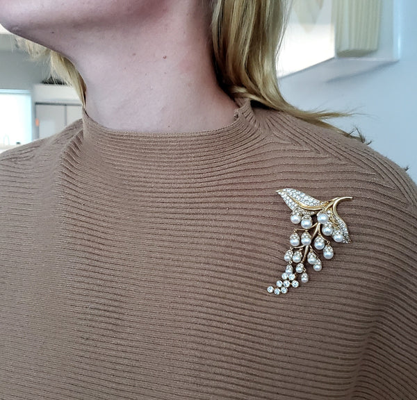 Rene Boivin Paris Gem Set Brooch In 18Kt Gold With 14.09 Ctw In Diamonds And Pearls