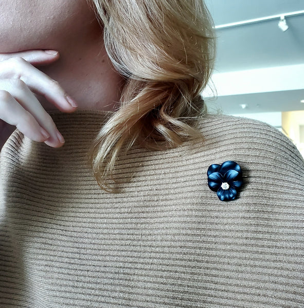 French 1900 Edwardian Art Nouveau Black Onyx Flower Clip In 18Kt Gold With Diamond