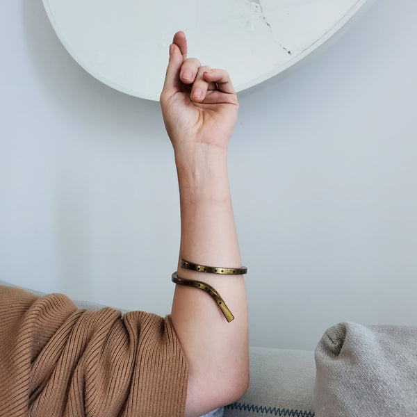 Thomas Gentille 1970 Sculptural Bangle Bracelet In Brass And Ebony wood