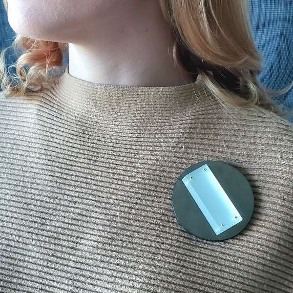 Thomas Gentille 1970 Geometric Round Brooch In 18kt Gold Frosted Lucite Bronze And Copper