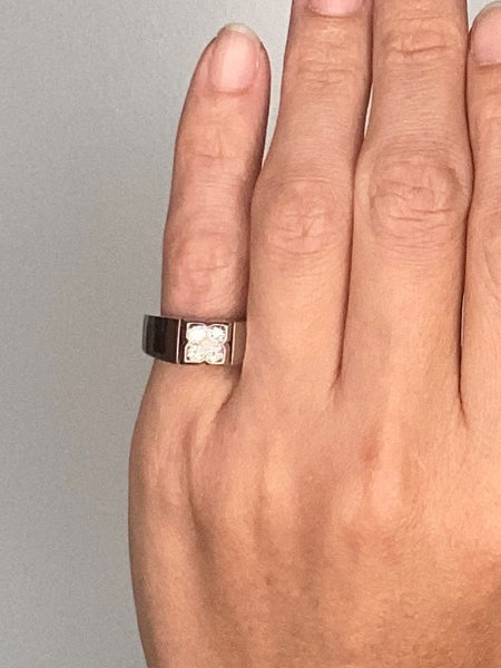 Van Cleefs And Arpels Paris Quatrefoil Ring In 18Kt White Gold With 5 VVS Diamonds