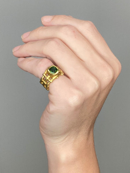 Angela Cummings Studios Rare Cocktail Ring In 18Kt Yellow Gold With 2.13 Cts Green Tourmaline