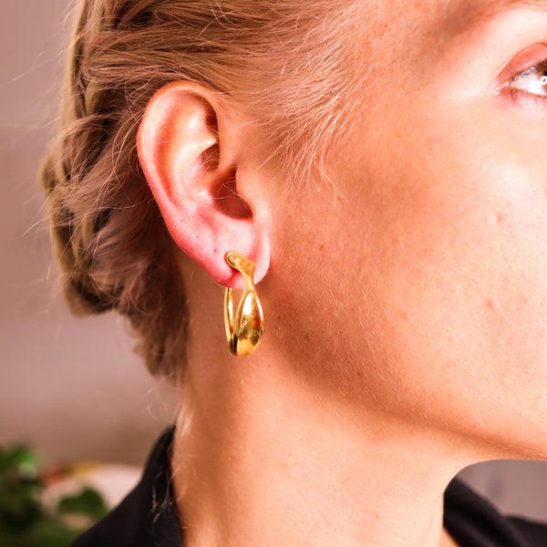 TIFFANY & CO. 1980 By Elsa Peretti Rare Lilies Hoops Earrings In Solid 18Kt Yellow Gold