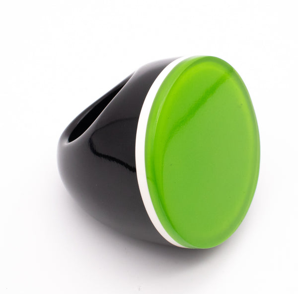 GERDA LYNGGAARD MONIES 1998 FRANCE VINTAGE STATEMENT RING IN GREEN LUCITE