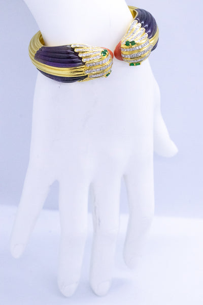 PARROTS BANGLE IN 18 KT WITH DIAMONDS, CARVED CORAL & AMETHYST