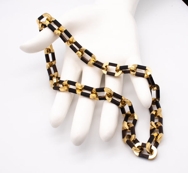 ITALY 1970 RARE MODERNIST 18 KT GOLD NECKLACE WITH ROSE WOOD LINKS