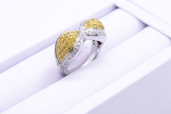 YELLOW & WHITE DIAMONDS 18 KT UNUSUAL RING