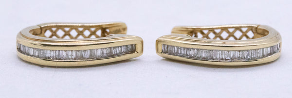 BAGUETTE DIAMONDS LONG HUGGIE 14 KT EARRINGS