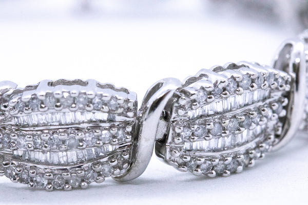 BAGUETTE DIAMONDS CLUSTERS 12.61 CARATS 14 KT BRACELET