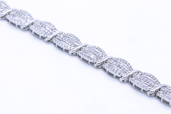 BAGUETTE DIAMONDS CLUSTERS 12.61 CARATS 14 KT BRACELET