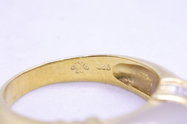 NICE 18 KT TWIN DIAMONDS RINGS WITH CORAL & WHITE NACRE