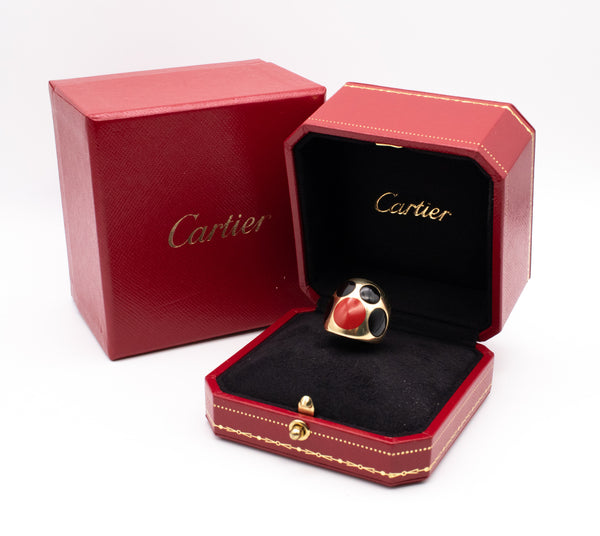 CARTIER, NEW YORK 1970 MODERNIST 18 KT RING WITH CORAL AND ONYX