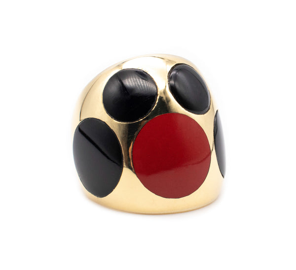 CARTIER, NEW YORK 1970 MODERNIST 18 KT RING WITH CORAL AND ONYX