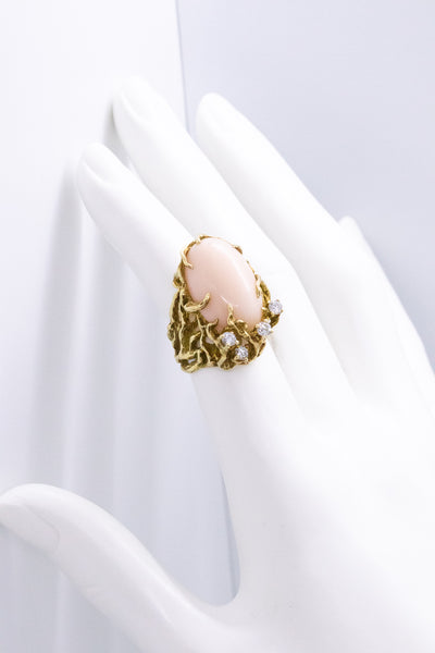 ARTHUR KING 18 KT GOLD RING WITH CORAL AND DIAMONDS