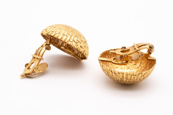 TIFFANY & CO. NEW YORK 1950 BUTTONS EARRINGS IN TEXTURED 18 KT YELLOW GOLD