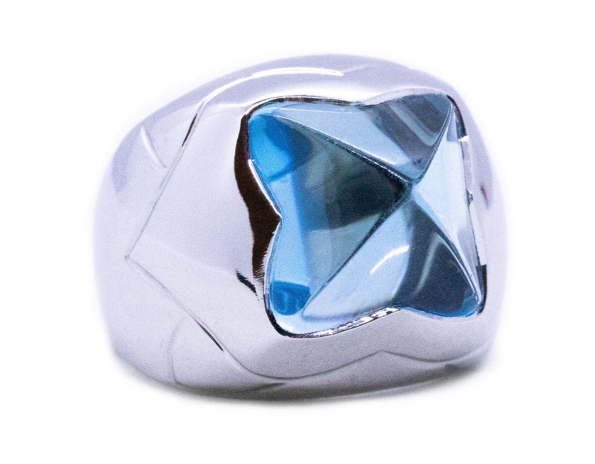 BVLGARI ITALY 18 KT RING WITH PYRAMID SUGARLOAF TOPAZ