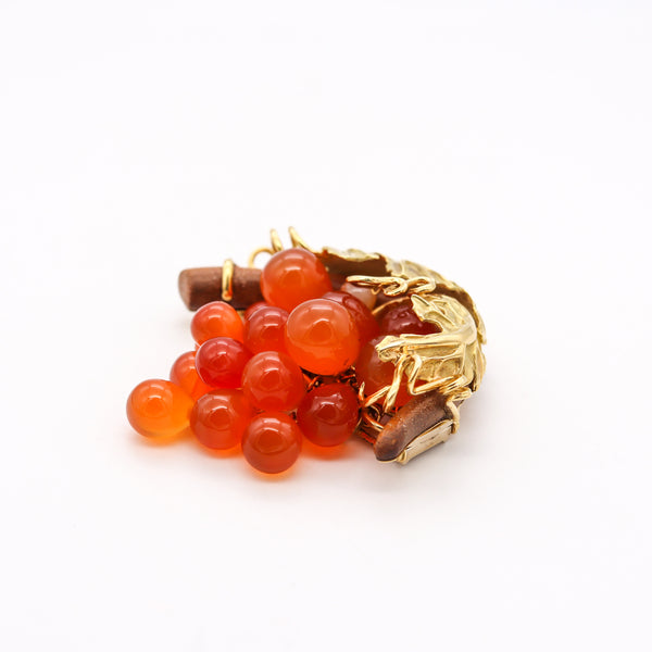 Seaman Schepps 1970 New York Grapes Brooch In 18Kt Gold With Wood & Carnelian