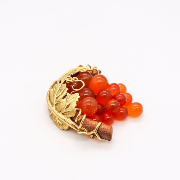 Seaman Schepps 1970 New York Grapes Brooch In 18Kt Gold With Wood & Carnelian