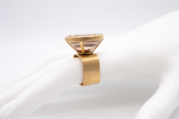 GERMAN 1970'S GEOMETRIC 18 KT KINETIC  SPINNING RING WITH A 25 Cts SAGENITIC QUARTZ