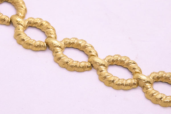 MASSIVE 18 KT GOLD SAUTOIR WITH A JEWELED ELEPHANT PENDANT