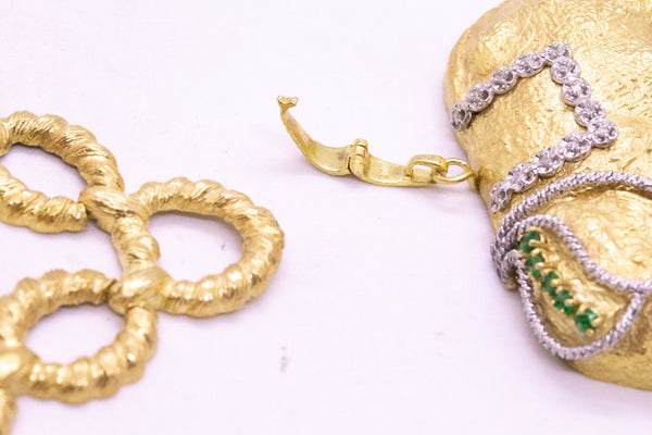 MASSIVE 18 KT GOLD SAUTOIR WITH A JEWELED ELEPHANT PENDANT