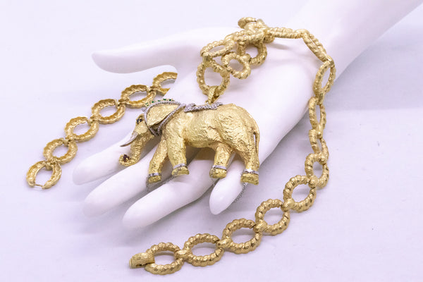 MASSIVE 18 KT GOLD SAUTOIR WITH A JEWELED ELEPHANT PENDANT