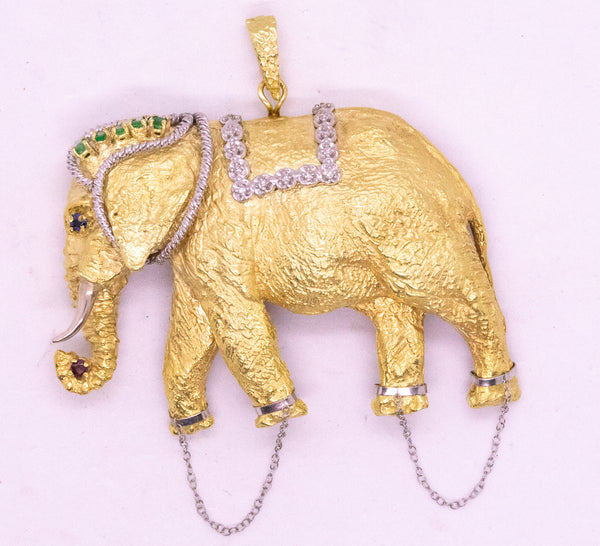 MASSIVE 18 KT GOLD SAUTOIR WITH A JEWELED ELEPHANT PENDANT