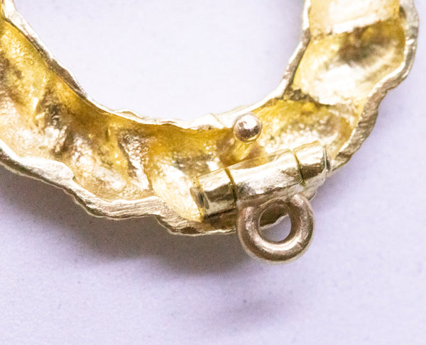 MASSIVE 18 KT GOLD SAUTOIR WITH A JEWELED ELEPHANT PENDANT