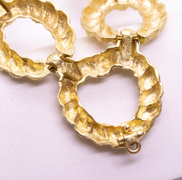 MASSIVE 18 KT GOLD SAUTOIR WITH A JEWELED ELEPHANT PENDANT