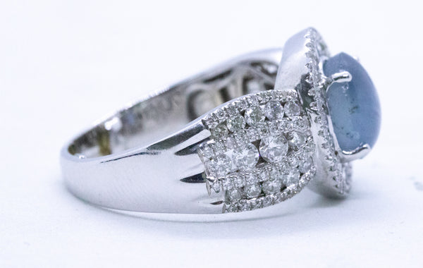 CLASSICAL 18 KT RING WITH 4.95 Ctw DIAMONDS & STAR SAPPHIRE