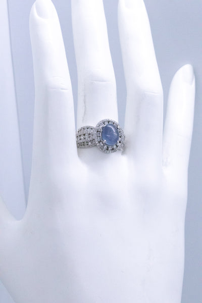 CLASSICAL 18 KT RING WITH 4.95 Ctw DIAMONDS & STAR SAPPHIRE