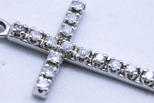 CROSS 18 KT GOLD WITH 0.96 Ctw DIAMONDS