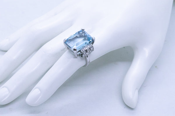 ART DECO PLATINUM 1930 RING WITH 17.40 Cts IN DIAMONDS & AQUAMARINE