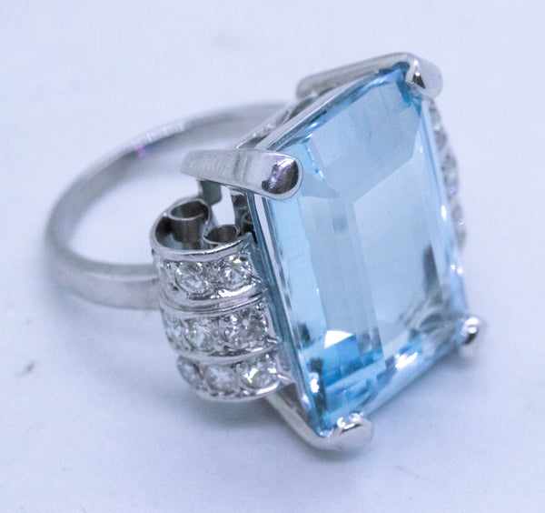 ART DECO PLATINUM 1930 RING WITH 17.40 Cts IN DIAMONDS & AQUAMARINE