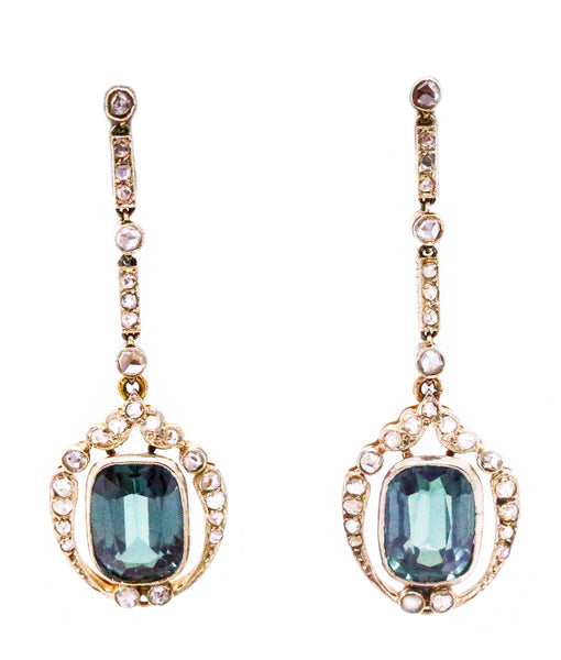 EDWARDIAN 18 KT TWO TONES DIAMOND DROPS EARRINGS WITH ALEXANDRITE