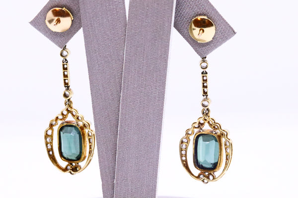 EDWARDIAN 18 KT TWO TONES DIAMOND DROPS EARRINGS WITH ALEXANDRITE